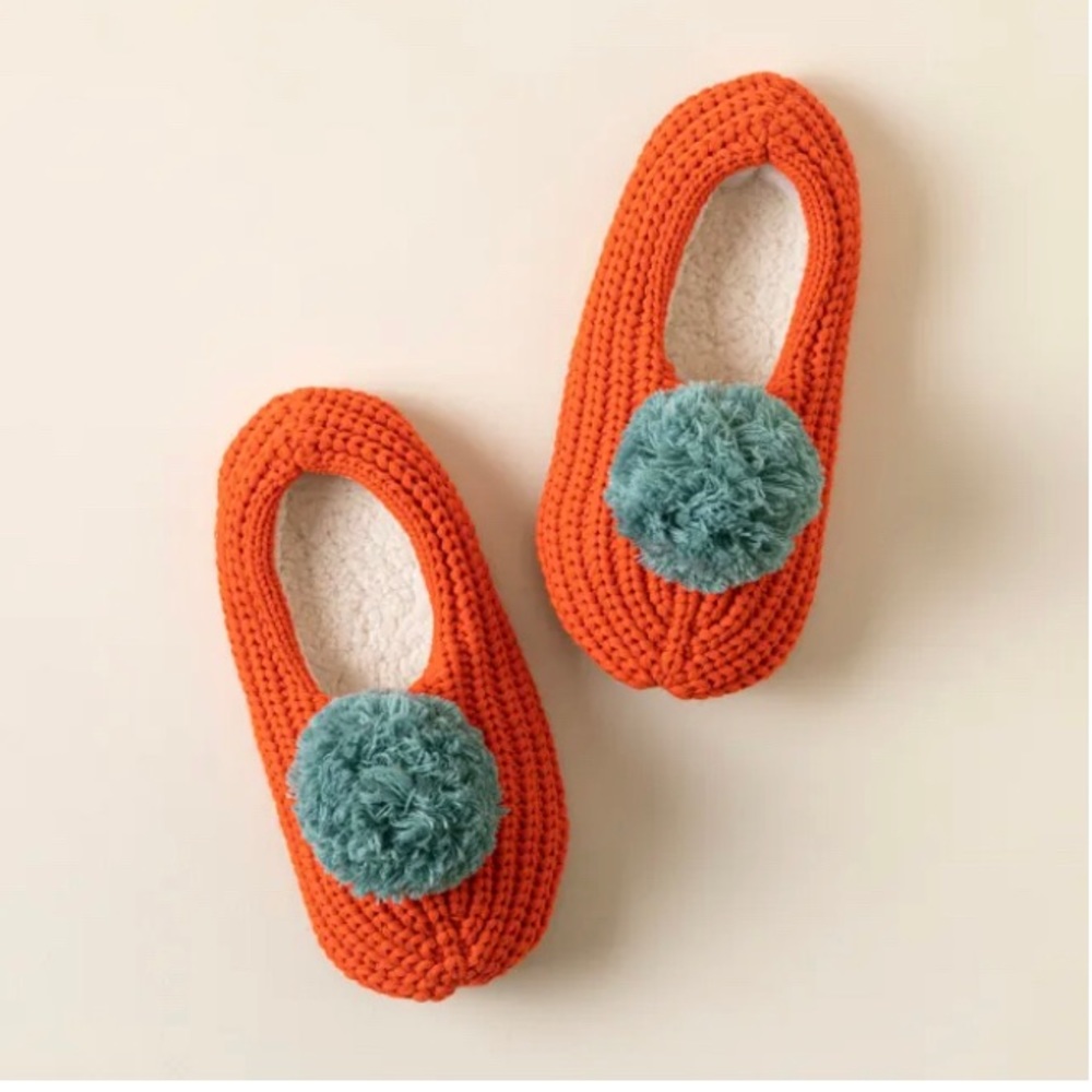 PomPom slippers with cushion